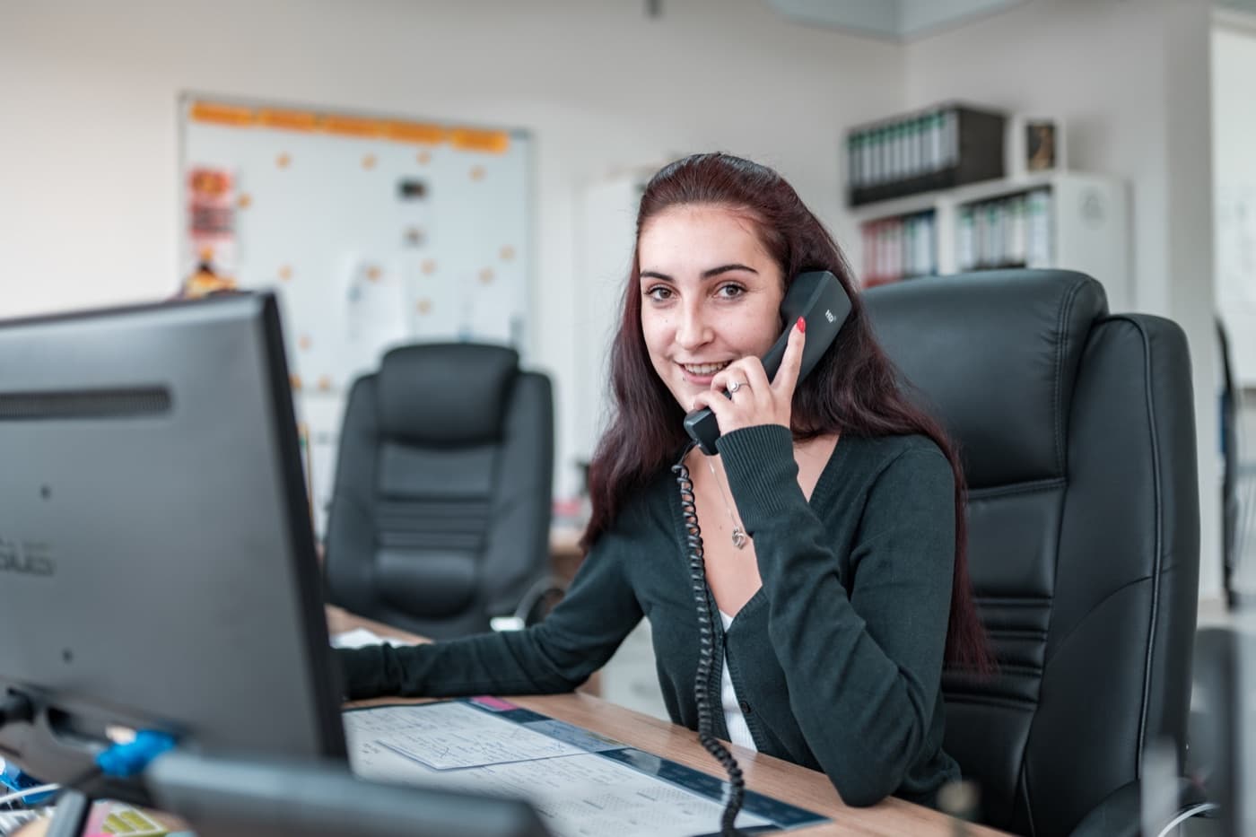 Ihre kompetente Ansprechpartnerin bei Kanalservice CS GmbH am Telefon